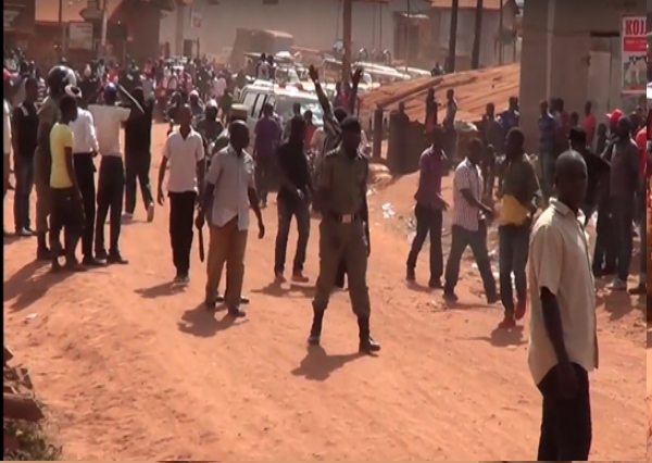 Police Disperses Nateete Taxi Drivers